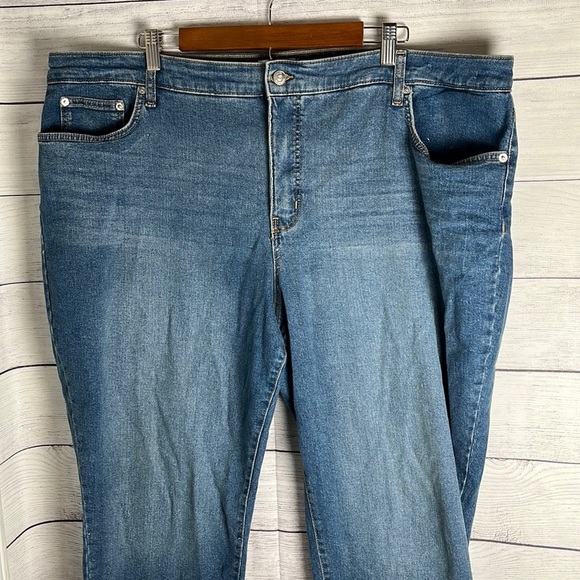 crown & ivy Denim - CROWN & Ivy SZ 20 high rise vintage straight jeans plus size light wash